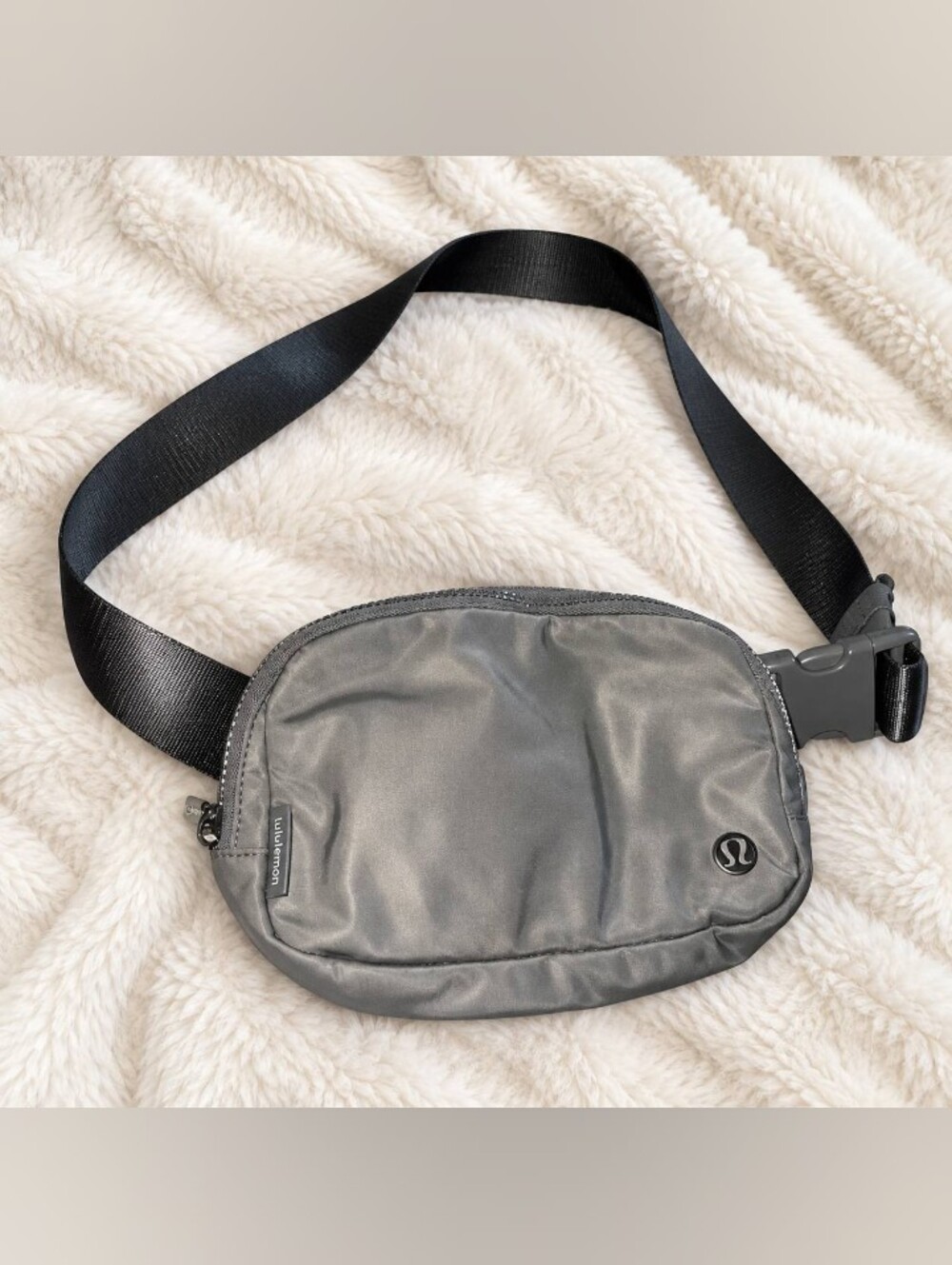 lululemon athletica Women's Gray and Black Belt Bag